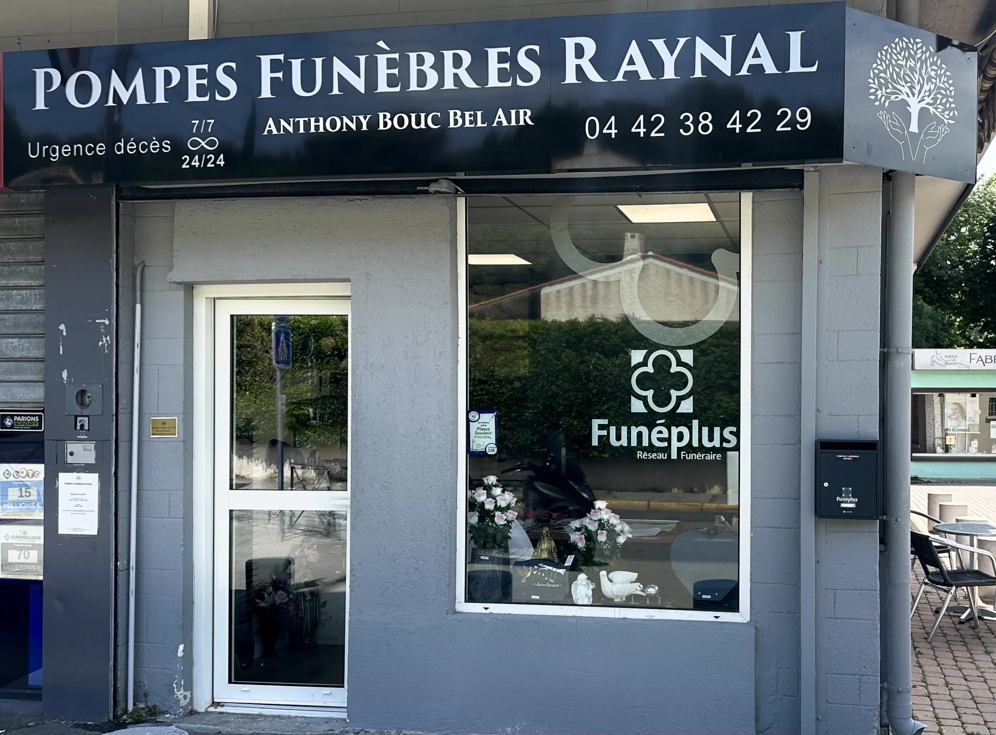 Photo de POMPES FUNEBRES ET MARBRERIE RAYNAL ANTHONY